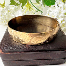 Cargar imagen en el visor de la galería, Vintage 12ct Rolled Gold Bracelet, Harrods Of London. Edwardian Revival Leaf Engraved Bangle Bracelet. Heavy Gold Filled Wide Hinged Bangle
