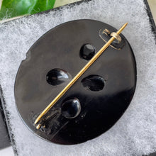 Carica l'immagine nel visualizzatore di Gallery, Antique Victorian Carved Whitby Jet Brooch. Huge Victorian Gothic Black Jet Statement Brooch, c1840. Victorian Mourning Jewellery