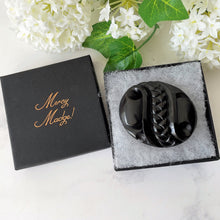 Carica l'immagine nel visualizzatore di Gallery, Antique Victorian Carved Whitby Jet Brooch. Huge Victorian Gothic Black Jet Statement Brooch, c1840. Victorian Mourning Jewellery