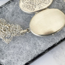 Charger l'image dans la galerie, Vintage Sterling Silver Rose Engraved Locket & Chain. Antique Victorian Style Sweetheart Locket. Oval 2-Photo Locket Necklace, Germany
