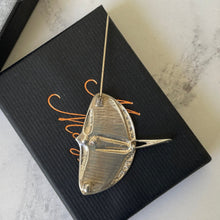 Cargar imagen en el visor de la galería, Vintage Silver & Enamel Art Nouveau Moth Brooch. Pat Cheney Scottish Arts and Crafts Brooch. Sterling Silver Stylised Figural Brooch.