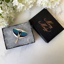 Cargar imagen en el visor de la galería, Vintage Silver & Enamel Art Nouveau Moth Brooch. Pat Cheney Scottish Arts and Crafts Brooch. Sterling Silver Stylised Figural Brooch.