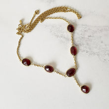 Cargar imagen en el visor de la galería, Vintage 1930s 18ct Gold Bohemian Garnet Necklace. Antique Art Deco Red Gemstone Pendant Drop Necklace. Gem Set Y Necklace, Princess Length