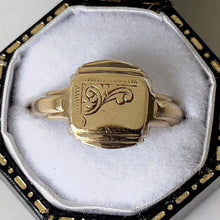 Charger l'image dans la galerie, Antique 9ct Gold Signet Ring. Edwardian/Victorian Gold Fronted Silver Ring. Antique Pinky/Childs/Small Finger Ring With Ring Box