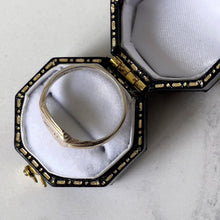 Charger l'image dans la galerie, Antique 9ct Gold Signet Ring. Edwardian/Victorian Gold Fronted Silver Ring. Antique Pinky/Childs/Small Finger Ring With Ring Box