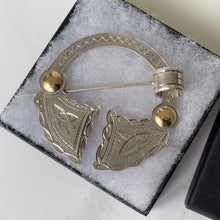 Cargar imagen en el visor de la galería, Massive Dublin Silver Rare Penannular Pin, John Morton, 1957. Vintage Irish Silver & 9ct Gold Engraved Shield Tartan/Plaid/Cloak Brooch