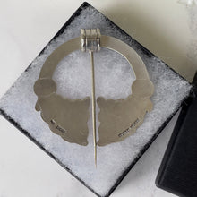 Cargar imagen en el visor de la galería, Massive Dublin Silver Rare Penannular Pin, John Morton, 1957. Vintage Irish Silver & 9ct Gold Engraved Shield Tartan/Plaid/Cloak Brooch