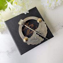 Cargar imagen en el visor de la galería, Massive Dublin Silver Rare Penannular Pin, John Morton, 1957. Vintage Irish Silver & 9ct Gold Engraved Shield Tartan/Plaid/Cloak Brooch