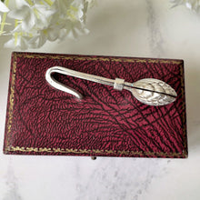 Charger l'image dans la galerie, Vintage English Silver Gents Napkin Holder Clip. Sterling Clam Shell Spoon Shirt/Collar Clip. Mens Formal Accessory/Groom Wedding Gift