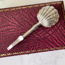 Charger l'image dans la galerie, Vintage English Silver Gents Napkin Holder Clip. Sterling Clam Shell Spoon Shirt/Collar Clip. Mens Formal Accessory/Groom Wedding Gift