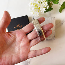 Cargar imagen en el visor de la galería, Vintage Victorian Style Silver Bracelet, Engraved Ferns. English Sterling Silver Hinged Bangle. Sweetheart Bracelet, Hallmarked 1962
