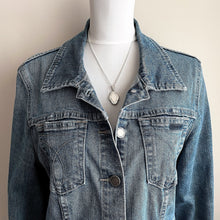 Cargar imagen en el visor de la galería, Vintage Silver Edwardian Style Engraved Locket. Sterling Silver Marquise Locket & Chain. Tall 2-Photo Locket On Curb Chain.