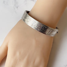 Charger l'image dans la galerie, Antique Victorian Silver Cuff Bracelet. Aesthetic Engraved Forget-me-Not & Fern Sweetheart Bracelet. Victorian Sterling Silver Narrow Bangle