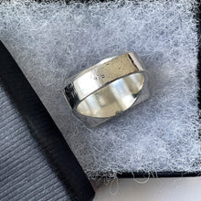 Charger l'image dans la galerie, Antique Edwardian Silver & Onyx Signet Ring. Floral Engraved 975 Silver Art Nouveau Ring. Large Chunky Middle/Pinky/Unisex Statement Ring