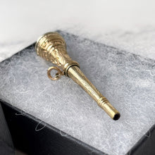 Cargar imagen en el visor de la galería, Antique Georgian 9ct Gold Watch Key Fob Pendant