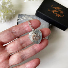 Cargar imagen en el visor de la galería, Antique Edwardian Silver & Gold Heart Locket. English Art Nouveau Snowdrop Locket, Engraved Christmas 1913. Sweetheart Locket With Chain