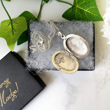 Charger l'image dans la galerie, Vintage Sterling Silver Edwardian Style Locket. Oval Engraved Fleur-de-Lis Photo Locket & Curb Chain. Medium Size 2-Photo Locket Necklace