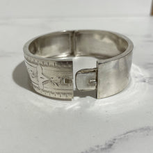 Cargar imagen en el visor de la galería, Antique Victorian Sterling Silver Bracelet. Hand Engraved Silver Belt Buckle Bracelet. Wide Hinged Bangle Bracelet. Antique Jewelry Gifts