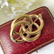 Cargar imagen en el visor de la galería, Antique Scottish Banded Agate Brooch. Victorian Lovers Gordian Knot Gold Silver Gilt Brooch. Engraved Celtic Ring Brooch. Sweetheart Jewelry