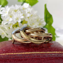 Cargar imagen en el visor de la galería, Antique Scottish Banded Agate Brooch. Victorian Lovers Gordian Knot Gold Silver Gilt Brooch. Engraved Celtic Ring Brooch. Sweetheart Jewelry