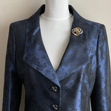 Cargar imagen en el visor de la galería, Antique Scottish Banded Agate Brooch. Victorian Lovers Gordian Knot Gold Silver Gilt Brooch. Engraved Celtic Ring Brooch. Sweetheart Jewelry