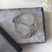 Cargar imagen en el visor de la galería, Antique Scottish Silver Celtic Penannular Pin In Case. Engraved Sterling Silver Celtic Knot & Bird Circle Brooch. Antique Scottish Jewellery