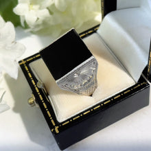 Charger l'image dans la galerie, Antique Edwardian Silver & Onyx Signet Ring. Floral Engraved 975 Silver Art Nouveau Ring. Large Chunky Middle/Pinky/Unisex Statement Ring