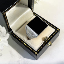 Charger l'image dans la galerie, Antique Edwardian Silver & Onyx Signet Ring. Floral Engraved 975 Silver Art Nouveau Ring. Large Chunky Middle/Pinky/Unisex Statement Ring