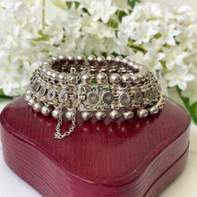 Cargar imagen en el visor de la galería, Antique Victorian Sterling Silver Book Chain Bracelet. Victorian Aesthetic Engraved Belcher Link, Star & Silver Bead Bookchain Bracelet.