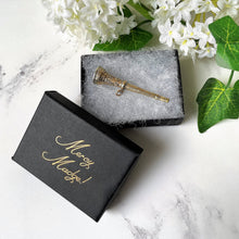 Cargar imagen en el visor de la galería, Antique Georgian 9ct Gold Watch Key Fob Pendant