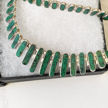 Cargar imagen en el visor de la galería, Vintage Malachite and 980 Silver Fringe Necklace. Cleopatra Articulated Collar Necklace. 1980s Sterling Statement Necklace, South America