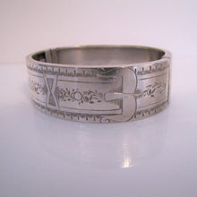 Cargar imagen en el visor de la galería, Antique Victorian Sterling Silver Bracelet. Hand Engraved Silver Belt Buckle Bracelet. Wide Hinged Bangle Bracelet. Antique Jewelry Gifts