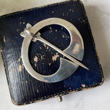 Cargar imagen en el visor de la galería, Antique Scottish Silver Celtic Penannular Pin In Case. Engraved Sterling Silver Celtic Knot & Bird Circle Brooch. Antique Scottish Jewellery