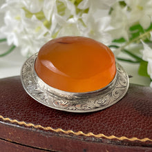Cargar imagen en el visor de la galería, Antique Victorian Scottish Carnelian Brooch. Floral Engraved Sterling Silver Celtic Disc Brooch. Antique Victorian Scottish Pebble Jewellery
