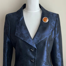 Cargar imagen en el visor de la galería, Antique Victorian Scottish Carnelian Brooch. Floral Engraved Sterling Silver Celtic Disc Brooch. Antique Victorian Scottish Pebble Jewellery