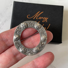 Cargar imagen en el visor de la galería, Vintage Sterling Silver Celtic Ring Brooch. Scottish Silver Celtic Knot Annular Brooch. Circle Plaid Pin, Henderson & Horner, Glasgow 1953.