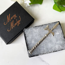 Charger l'image dans la galerie, Vintage Scottish Silver Pole Axe Brooch, Robert Allison Edinburgh 1965