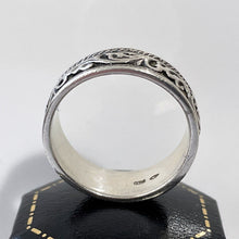 Cargar imagen en el visor de la galería, Vintage Danish Sterling Silver Ring. Silver & Black Viking Wave Ring. Vintage Scandinavian Silver Wide Band Ring Size US 8/UK P.5/EU 57.
