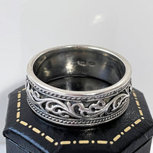 Cargar imagen en el visor de la galería, Vintage Danish Sterling Silver Ring. Silver & Black Viking Wave Ring. Vintage Scandinavian Silver Wide Band Ring Size US 8/UK P.5/EU 57.