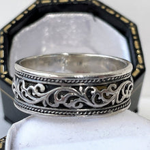 Cargar imagen en el visor de la galería, Vintage Danish Sterling Silver Ring. Silver & Black Viking Wave Ring. Vintage Scandinavian Silver Wide Band Ring Size US 8/UK P.5/EU 57.