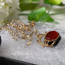 Cargar imagen en el visor de la galería, Antique Victorian 9ct Gold Spinner Fob & Chain. Bloodstone, Carnelian and Onyx 3 Sided Pendant/Charm. English Victorian Filigree Pendant Fob