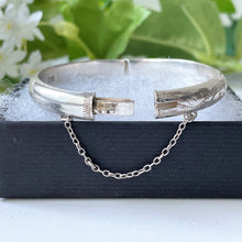 Cargar imagen en el visor de la galería, Vintage English Silver Bangle Bracelet, Hallmarked 1965. Floral Engraved Petite/Girls Silver Bracelet. Narrow Sterling Silver Hinged Bangle