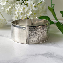 Cargar imagen en el visor de la galería, Vintage English Sterling Silver Floral Engraved Bracelet. Victorian Style Wide Hinged Bangle, Hallmarked 1958. Silver Sweetheart Bracelet
