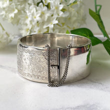 Cargar imagen en el visor de la galería, Vintage English Sterling Silver Floral Engraved Bracelet. Victorian Style Wide Hinged Bangle, Hallmarked 1958. Silver Sweetheart Bracelet