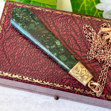 Carica l'immagine nel visualizzatore di Gallery, Antique Victorian Rose Gold Malachite Fob Pendant. Engraved Silver Gilt Torpedo Drop Pendant & Chain. Kite/Tie Shaped Scottish Agate Fob.