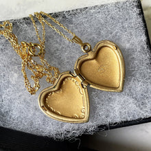 Cargar imagen en el visor de la galería, Vintage Solid 14ct Gold Love Heart Locket. Floral Engraved 2-Photo Locket & Chain. Yellow Gold Sweetheart Locket, Romantic Jewelry Gift