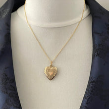 Cargar imagen en el visor de la galería, Vintage Solid 14ct Gold Love Heart Locket. Floral Engraved 2-Photo Locket & Chain. Yellow Gold Sweetheart Locket, Romantic Jewelry Gift