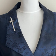 Charger l'image dans la galerie, Vintage Scottish Silver Pole Axe Brooch, Robert Allison Edinburgh 1965