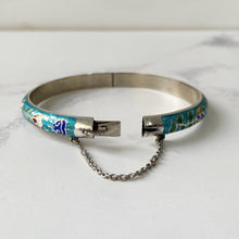 Cargar imagen en el visor de la galería, Vintage Chinese Silver & Champlevé Enamel Bracelet. Sterling Silver Aqua Blue Oriental Flower Bangle. Vintage Chinese Export Jewellery.