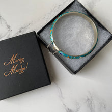 Cargar imagen en el visor de la galería, Vintage Chinese Silver & Champlevé Enamel Bracelet. Sterling Silver Aqua Blue Oriental Flower Bangle. Vintage Chinese Export Jewellery.